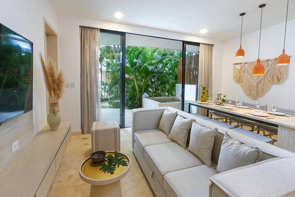 2 Bedroom + Private Pool And Roof Top Terrace Appartement *